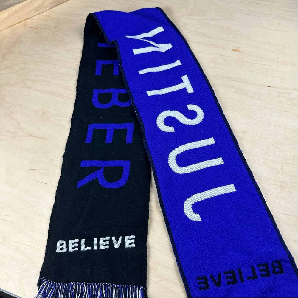 Justin Bieber scarf - Picture 3 of 13